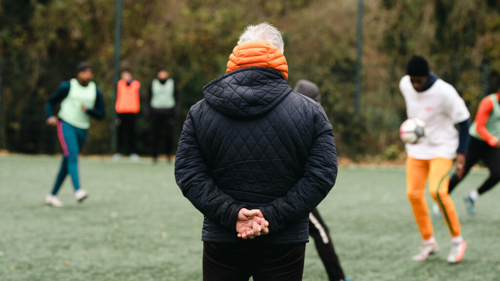 l'équipe de la formation  DEJEPS Coordonnateur de Structures Sportives dans un stade de foot.