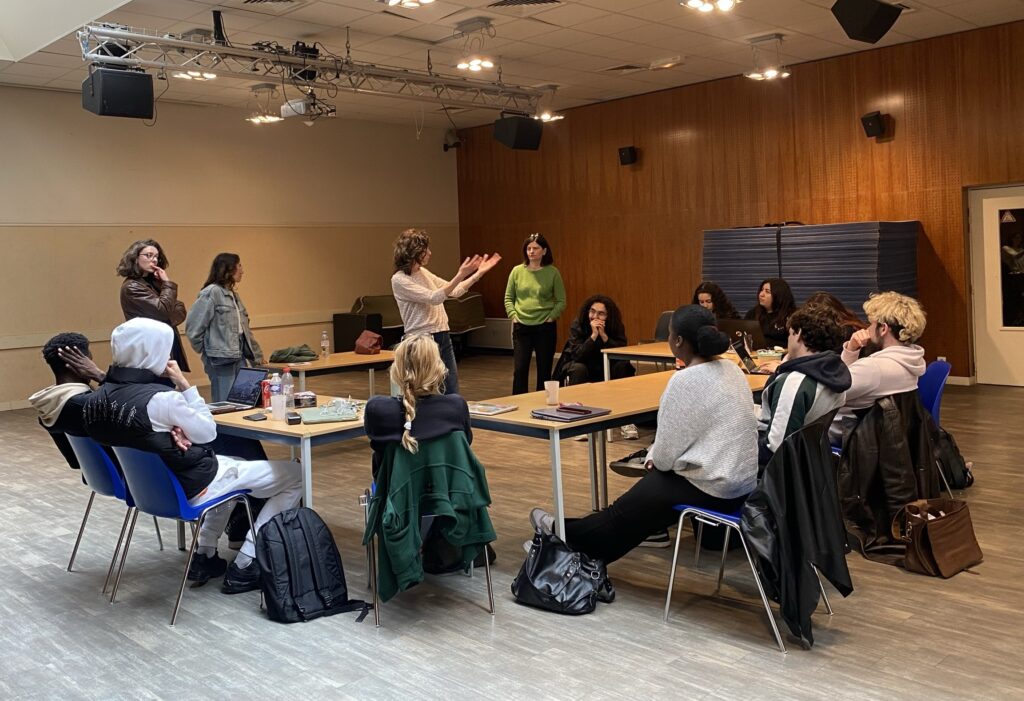 Le groupe BPJEPS LTP dans une rencontre-atelier pour le projet passerelles