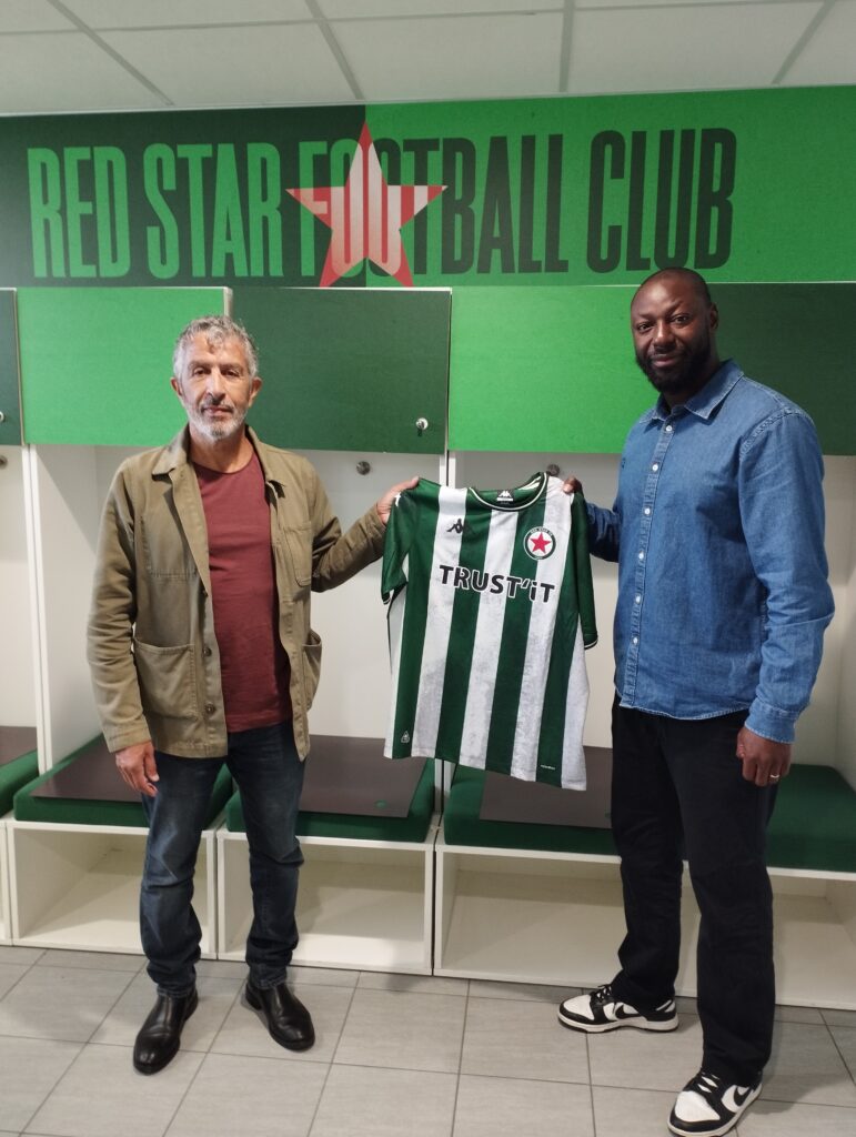 Ramo Zaidi, Directeur adjoint de Trans-Faire et Souleymane Camara, Manager général de l’Association du Red Star FC